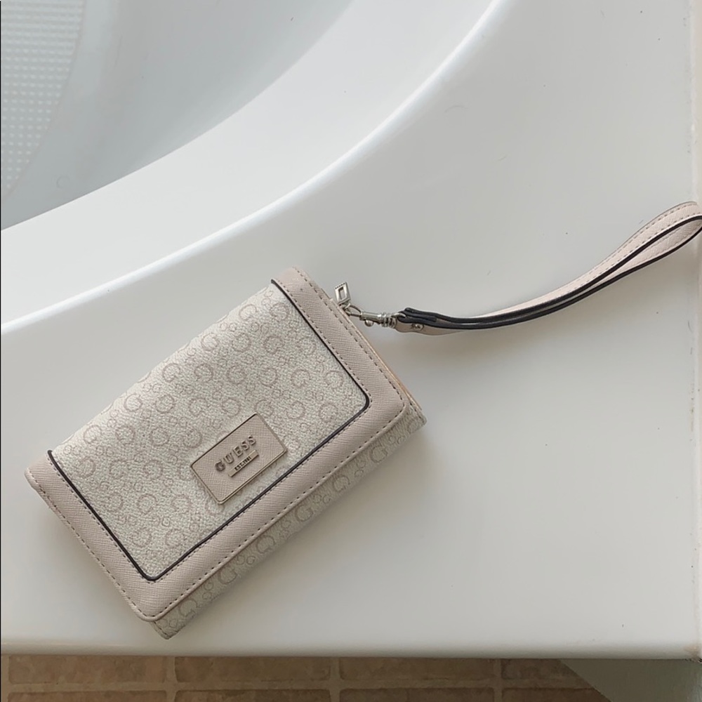 Guess ? Wallet